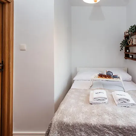 Maya's Flats & 21 - Dluga St, Old Town * 格但斯克