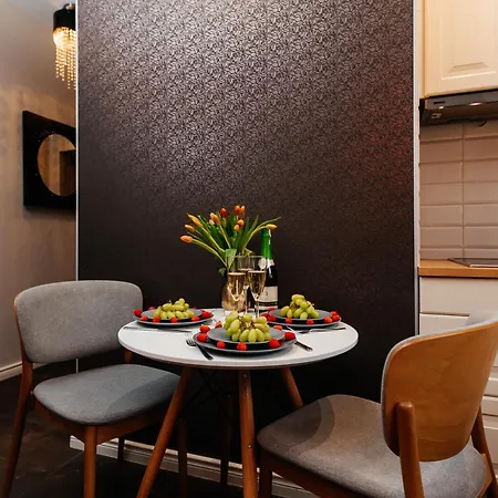 Maya's Flats & 21 - Dluga St, Old Town Gda