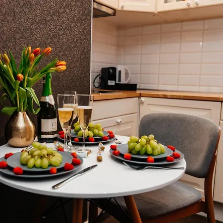 Maya's Flats & 21 - Dluga St, Old Town Gda *