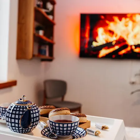 Maya's Flats & 21 - Dluga St, Old Town Gda * Gdansk