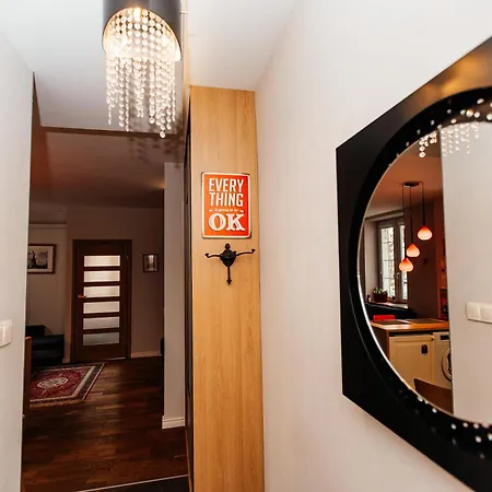 Maya's Flats & 21 - Dluga St, Old Town Gda *